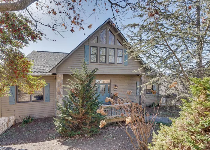 Hot Tub, Mtn Views & Games! Hayesville Home
