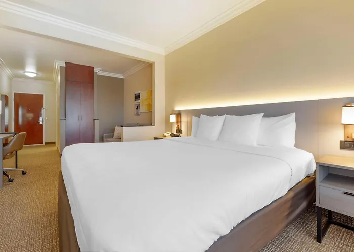 Comfort Suites Oceanside Camp Pendleton Area