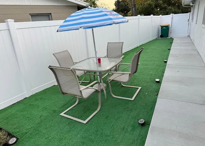 Sunny Beach Retreat With Private Bath, Room And Yard-3Miles From Beach