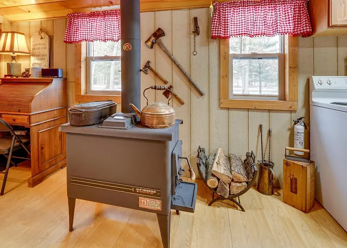 Pet-Friendly Irons Cottage W/ Fire Pit & Fireplace