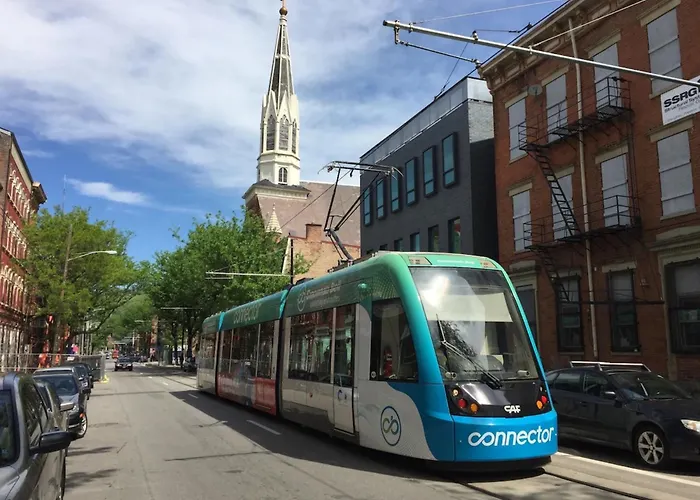 King Bed, Downtown Steps From Bengals & Reds, Minutes To Otr, Tql, Hardrock