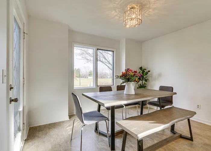 Tranquil Fort Wayne Home: 7 Mi To Downtown