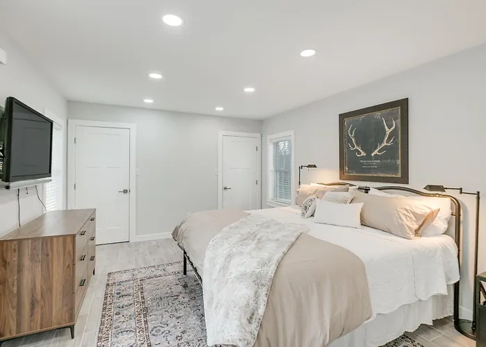 Bright & Modern Home: 2 Mi To Presque Isle Airport