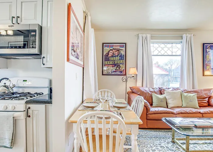 Lovely Elkhart Lake Apartment - Walk To Town!