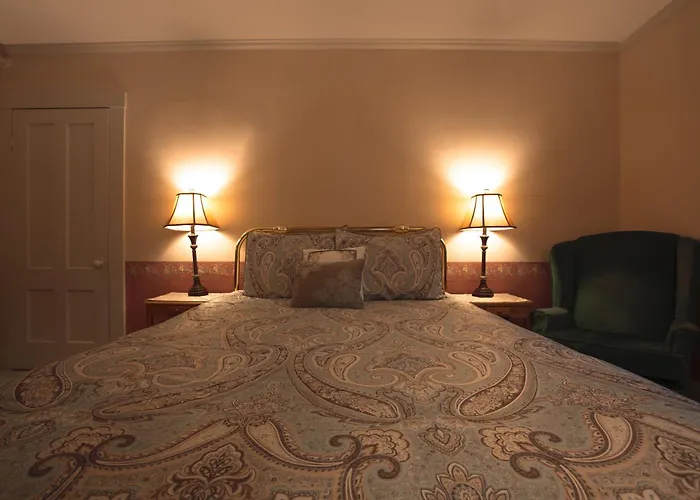 Deerfield Valley Inn - Mt Snow Bnb Fireplace Rooms And Breakfast