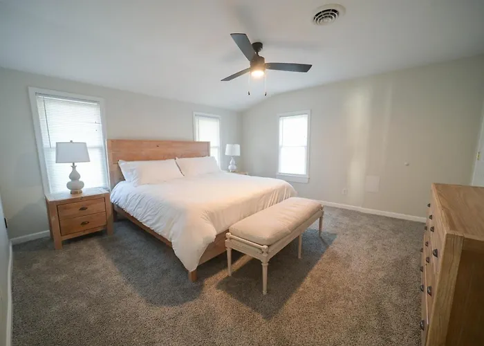 " The Penthouse" Historic Oneida Lakefront Condo 5