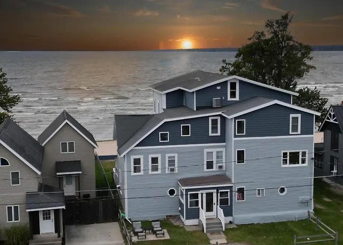 Historic Oneida Lakefront 2Br 1Ba Condo 4