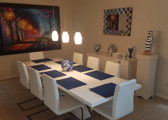 Large Modern Residence With Private Guest, Family Room & Business Office