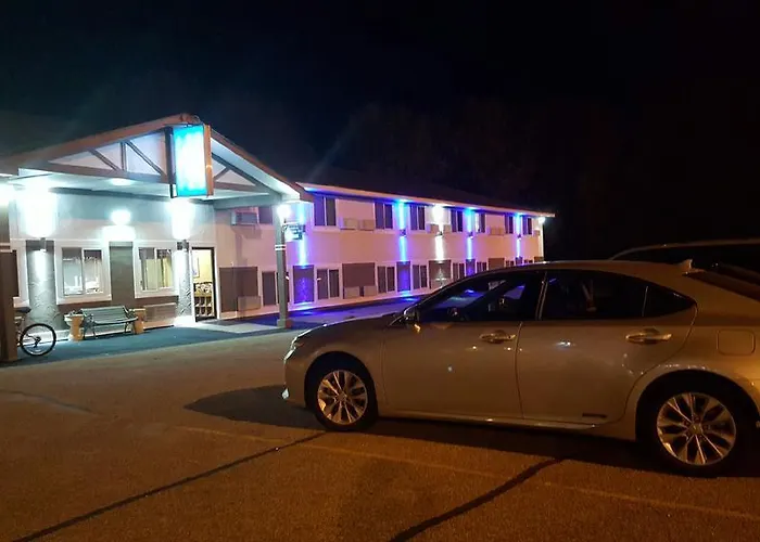 Faribault Hometown Inn & Suites