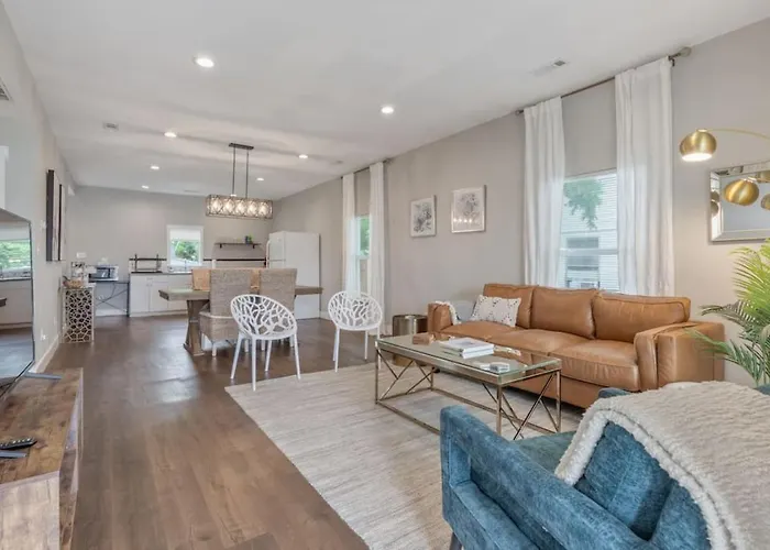 Pet-Friendly Boho Bungalow | Near Expo & Tu