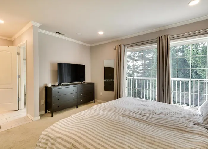 Lake Oswego Home W/ Deck 9 Mi To Downtown Portland