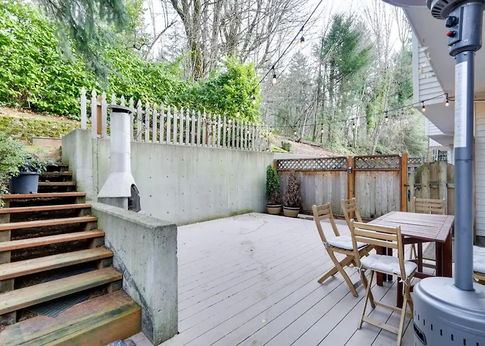 Lake Oswego Home W/ Deck 9 Mi To Downtown Portland