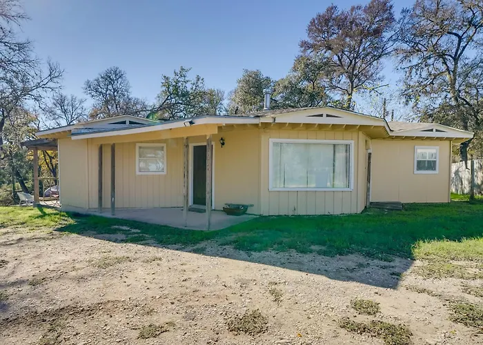 Cozy Bandera Cottage W/ Medina River Access!