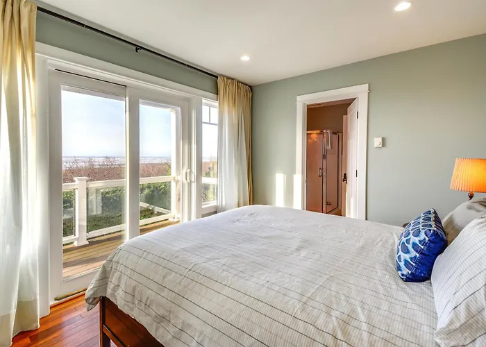 Oceanfront Moclips Retreat W/ Beach Access & View!