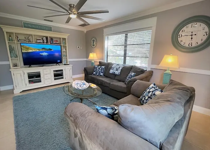 Stylish And Modern 2 Bedroom, 2 Bathroom. The Mermaid Suite.