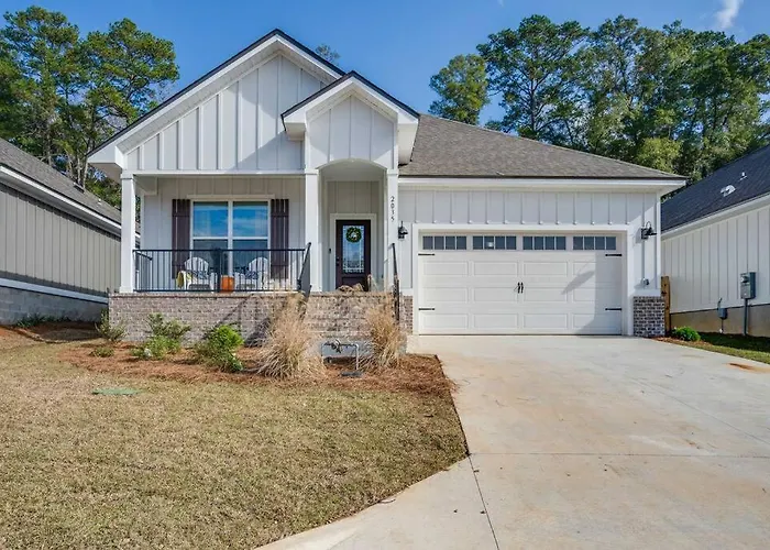 Citrus Cottage: Comfy - Hwy 10 - Peaceful Retreat