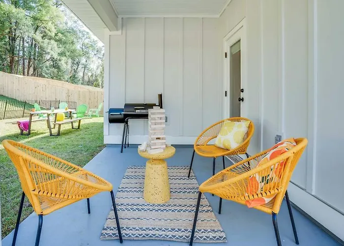 Citrus Cottage: Comfy - Hwy 10 - Peaceful Retreat