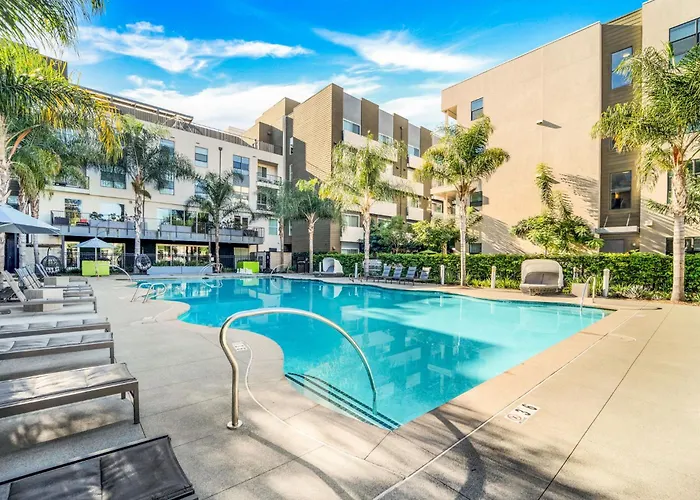 San Diego Stay, Pool, Gym, Near Zoo, Petco Park & Seaworld