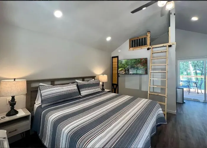 Loft Cabin 4 - Rogue River Resort