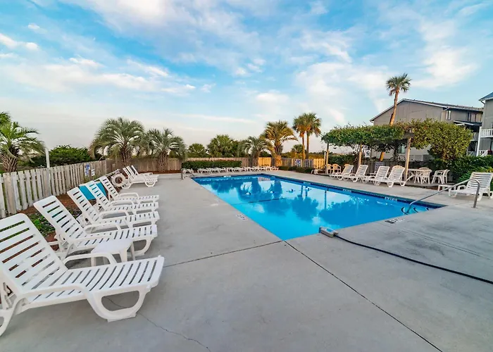 Beach House Villa! Screened In Porch, With Views!
