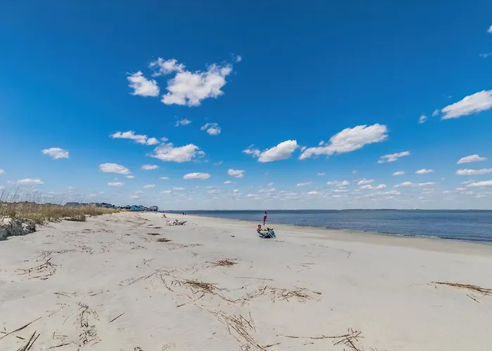 New Listing! Centrally Located With Pool And Beach Views