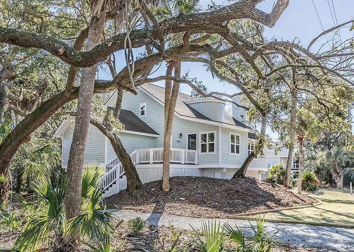 Newly Renovated Short Walk To Beach And Beach Club - Sleeps 12