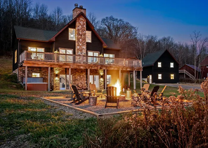 New & Stunning Chalet! Reno'D, Hot-Tub, Barrel Sauna, Slope Views, Fire Pit