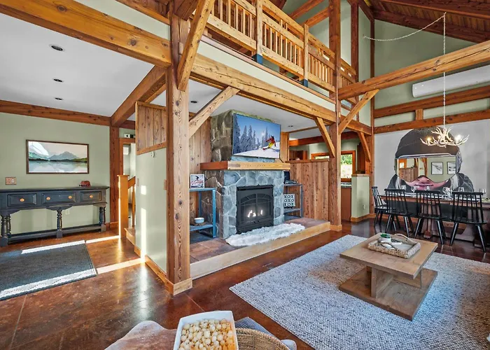 Walk To Village! Stunning Timber Chalet! Hot-Tub, Bonfire & More!