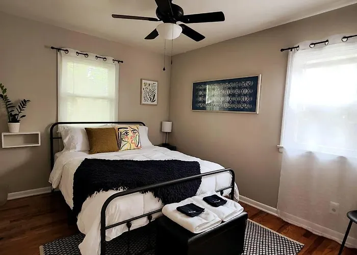 Cozy House Near Lake Erie, 10 Minutes To Downtown.