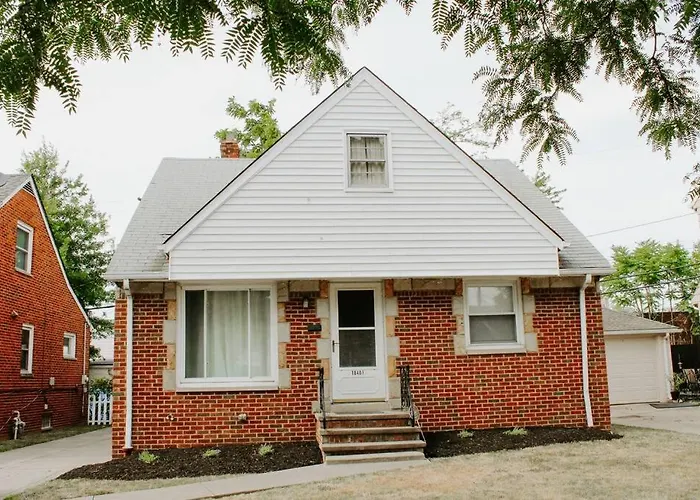 Cozy House Near Lake Erie, 10 Minutes To Downtown.