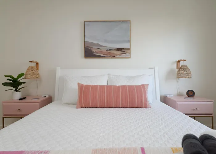 Be A Nomad 2 Bedroom Close To The Beach