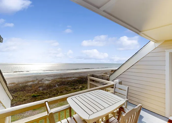 Pelican'S Penthouse: Snowbird Friendly Top-Floor Condo With Ocean View Balcony