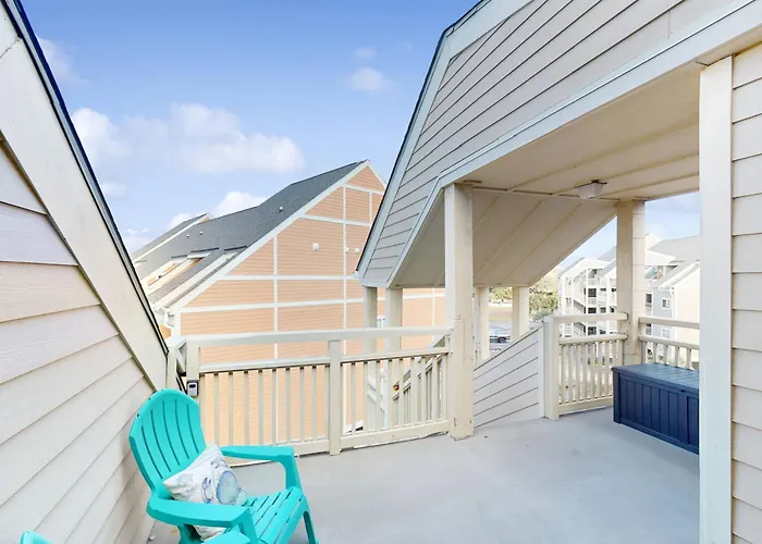 Pelican'S Penthouse: Snowbird Friendly Top-Floor Condo With Ocean View Balcony