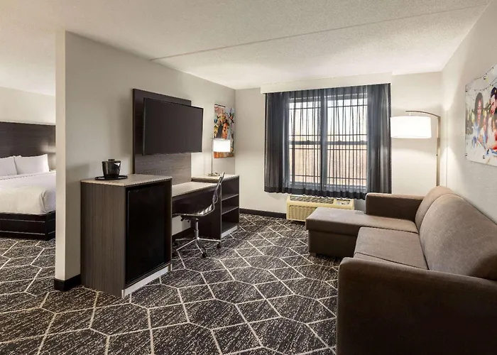 La Quinta Inn & Suites By Wyndham Lake George