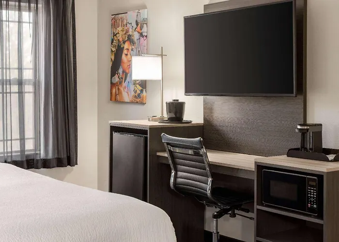 La Quinta Inn & Suites By Wyndham Lake George