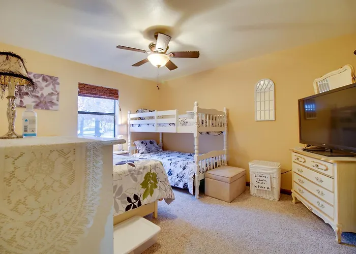 Tahlequah Duplex W/ Screened-In Porch & Fire Pit!