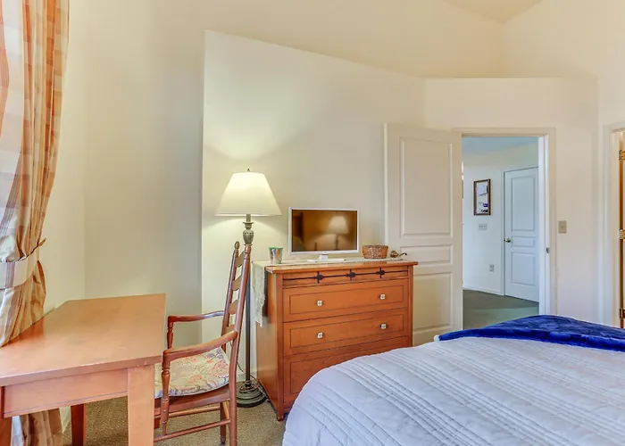 Spacious Condo W/ View < 1 Mi To Mtn Creek Resort!