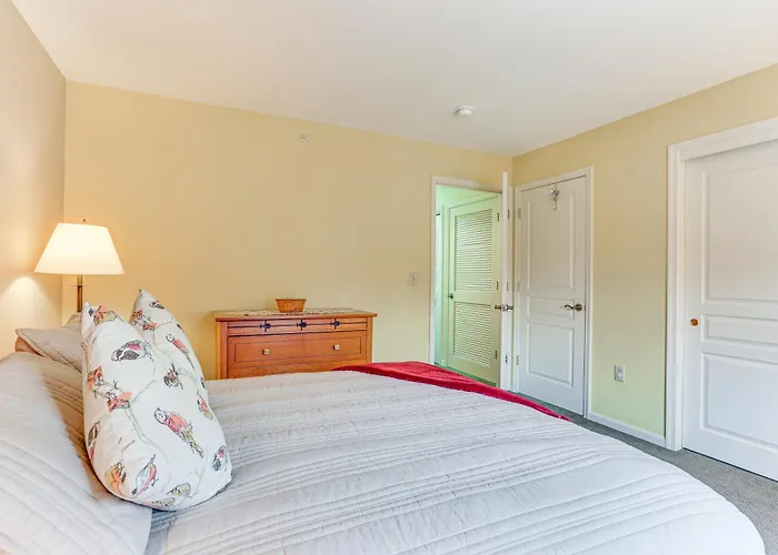 Spacious Condo W/ View < 1 Mi To Mtn Creek Resort!