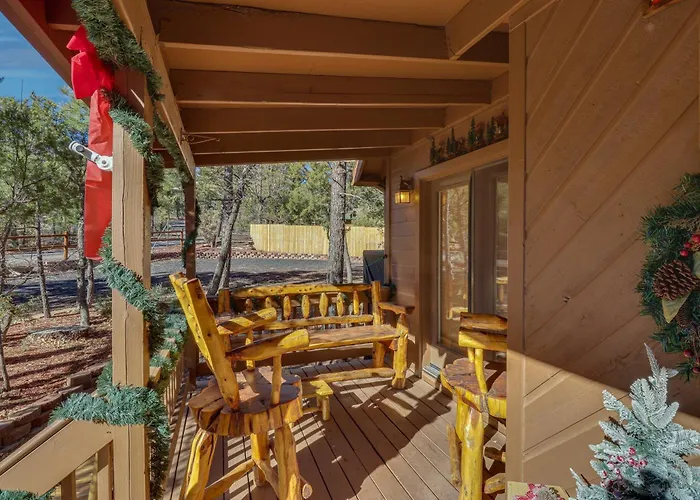 2 Mi To Show Low Lake: Scenic Cabin W/ Balcony