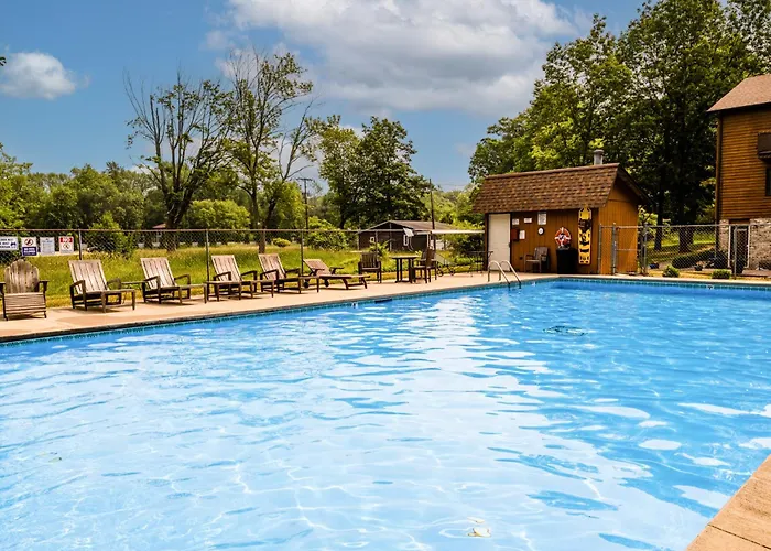 4Br Spacious Condo, Private Lake Mi Beach Access, Outdoor Heated Pool