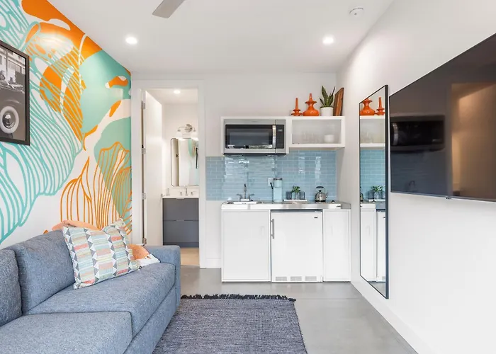 Perfect Friends Escape In Old Town Scottsdale With Resort Pool Access And Roof Deck!