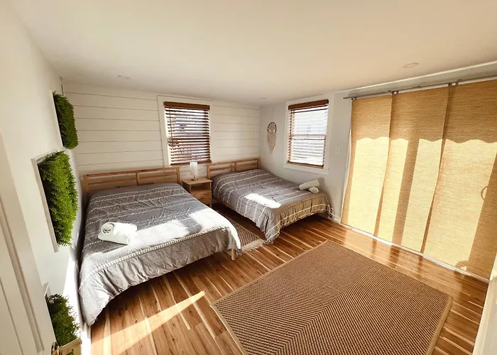 Unique Wildwood 3 Bedroom 1,5 Ba Entire House In The Heart Of Wildwood!