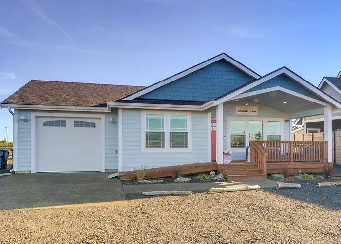 Deck & Game Room! Ocean Shores Hideaway