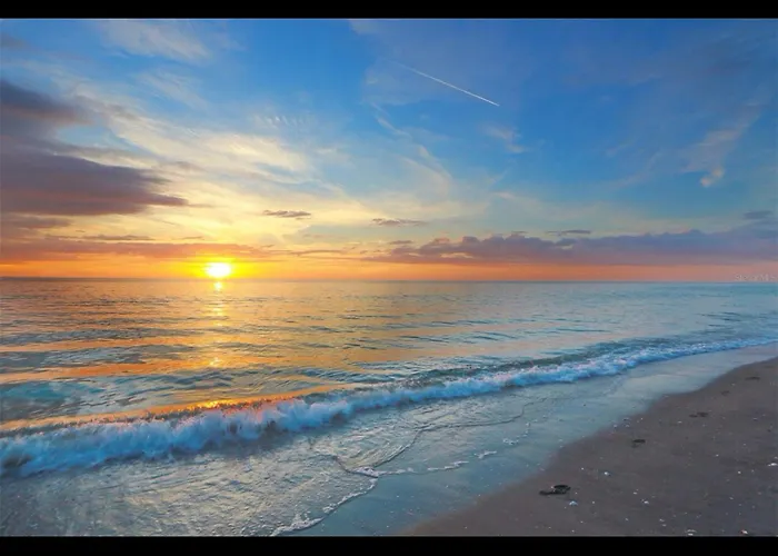 Ami/Holmes Beach - 3/2 Home - Private Heated Pool And Yard - Walk To Beach