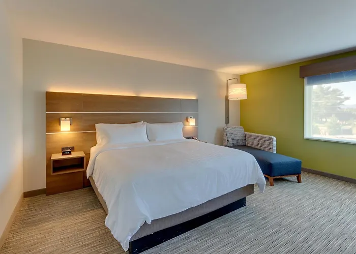 Holiday Inn Express & Suites - Roanoke - Civic Center