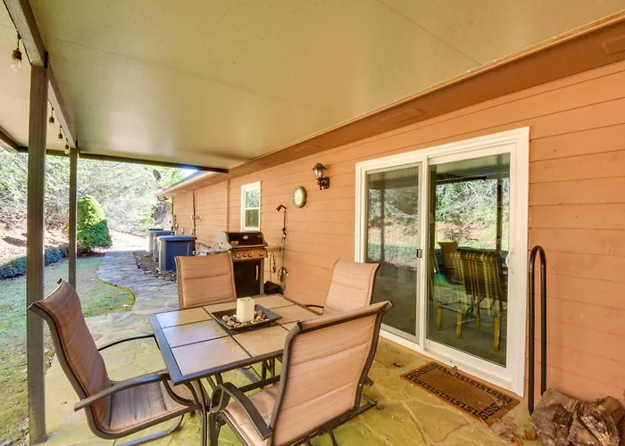 Resort Perks, Amazing Views: 3Br Sky Valley Home!