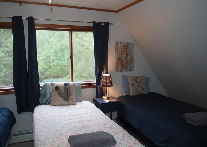 The Cub Hill Chalet - Private Lakefront With Spa!