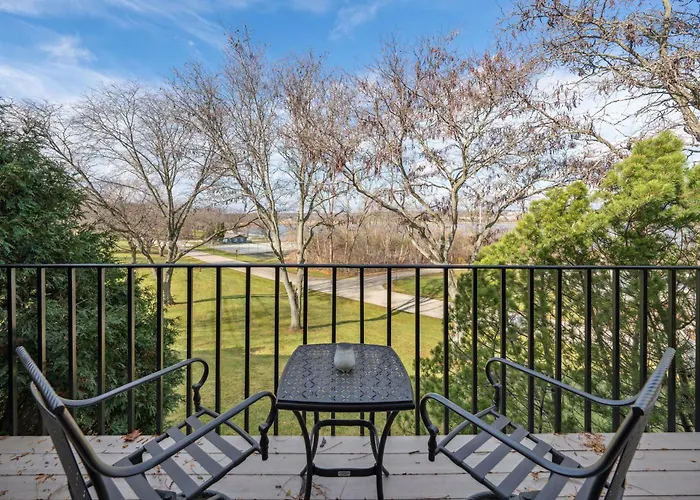 Elegant 4-Season Lake Geneva Condo W/ Fireplace!