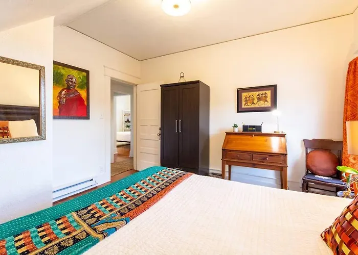 Manitou Springs White Yarrow Inn House