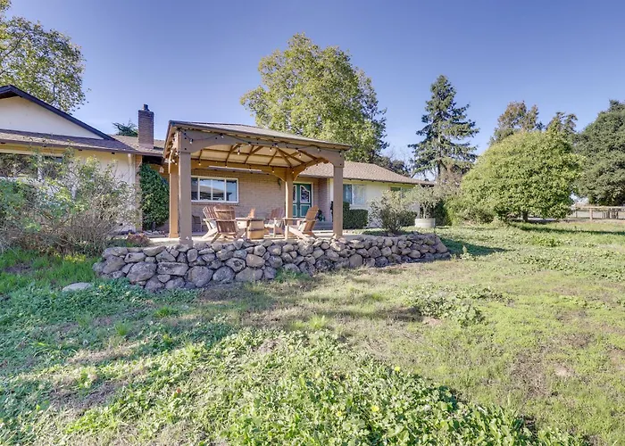 Modern Home In Napa Area W/ Hot Tub & Game Room!